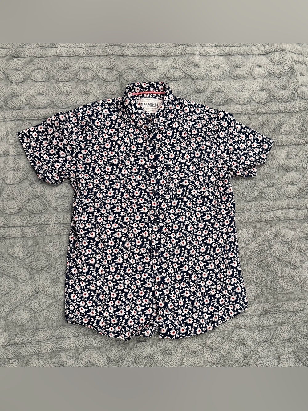 Monument Navy Floral Short-Sleeve Button-Up Shirt | Size M | NWOT